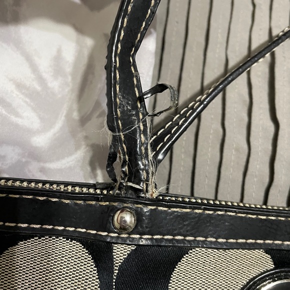 Coach Classic Purse. Featuring Signature Coach Pattern - Picture 4 of 6